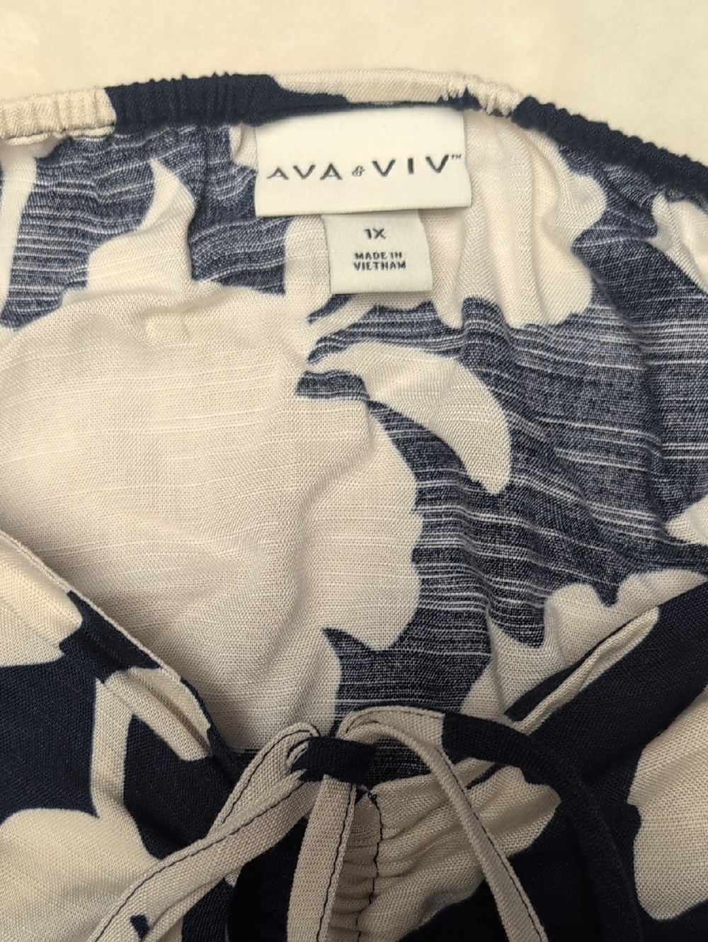 Ava & Viv Navy and Cream Floral Maxi Dress with Scoop Neck, Rayon, 1X NWOT - Picture 3 of 5